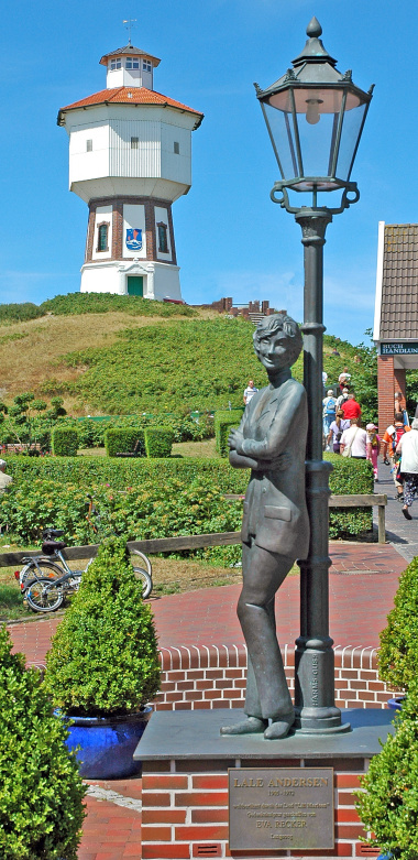 Wasserturm von Langeoog mit Lale-Andersen-Denkmal