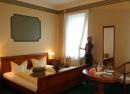 Restaurants/Hotels